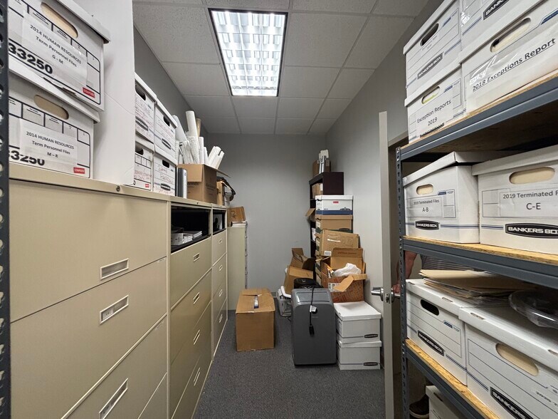 More Photos Of 6400 Peake Rd, Macon-Bibb Office For Sale