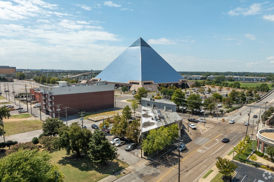 More Photos Of 440 N Front St, Memphis Freestanding For Lease