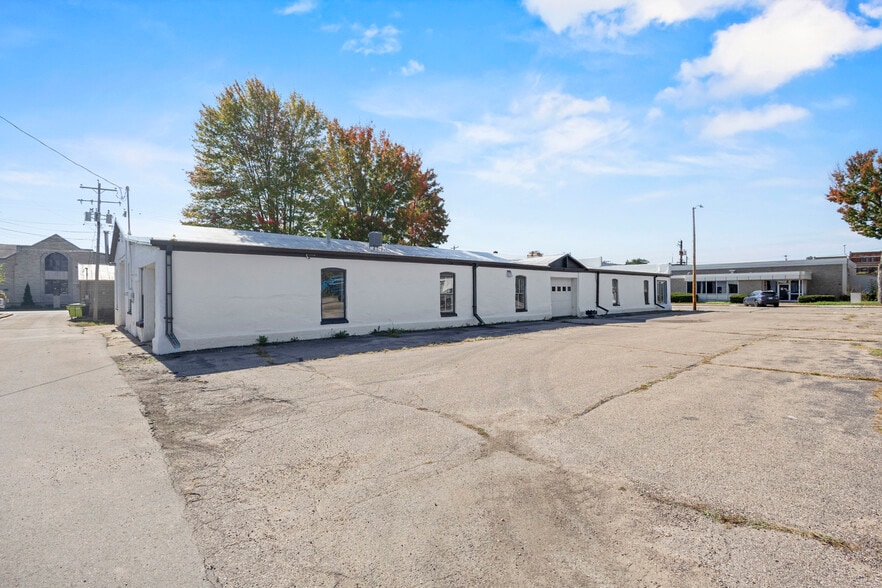 More Photos Of 219 Jefferson St, Waupaca Storefront Retail Office For Sale