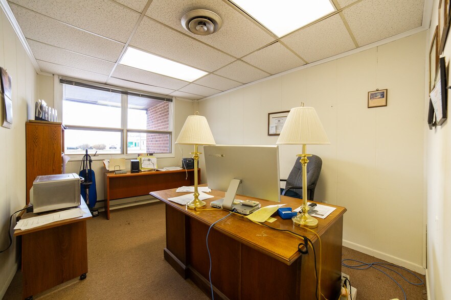 More Photos Of 1300 Industrial Blvd, Southampton Light Distribution For Sale