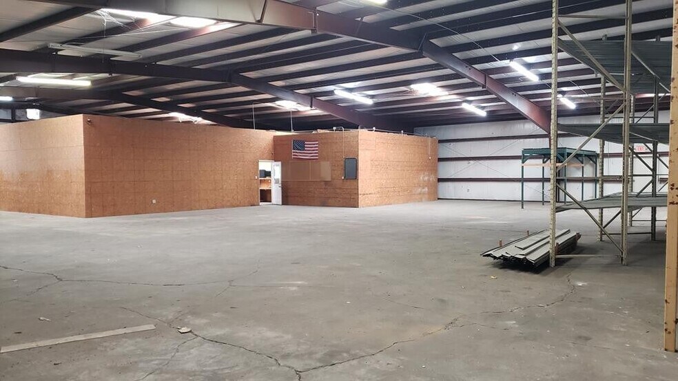 More Photos Of 616 S Broadway St, Mccomb Freestanding For Sale