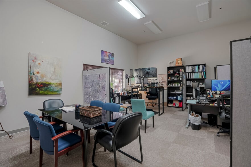 More Photos Of 3207 Lakeside Vlg, Prescott Office For Sale