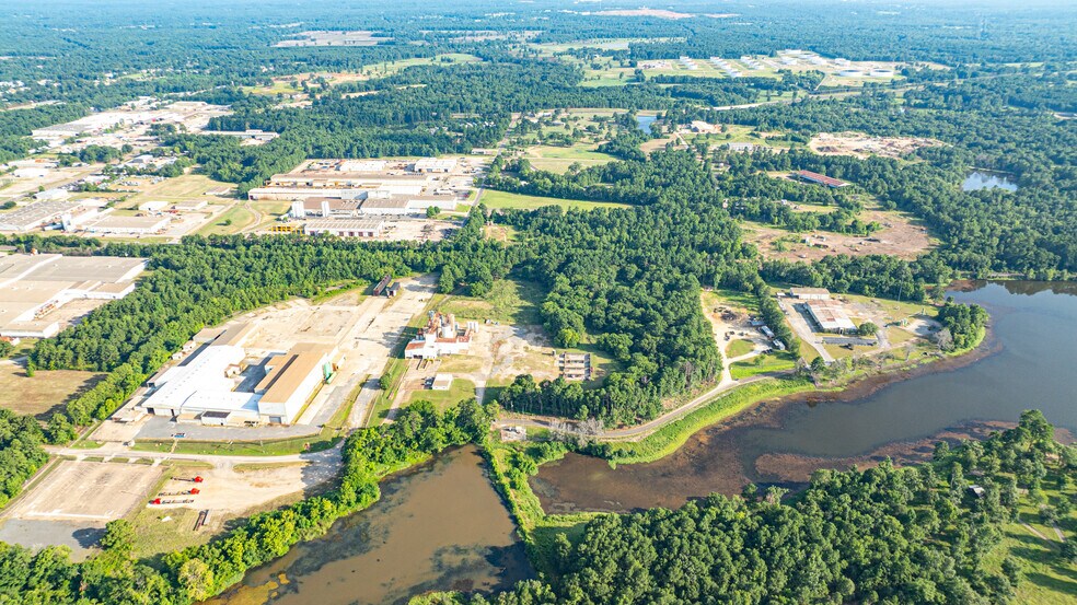 More Photos Of 220 Progress Blvd, Longview Warehouse For Sale