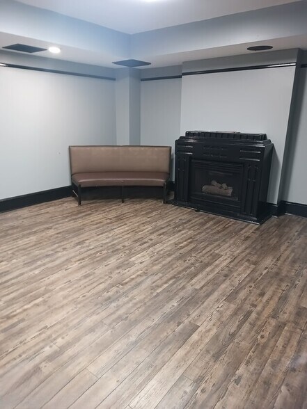 More Photos Of 2650-2652 E Somerset St, Philadelphia Restaurant For Lease