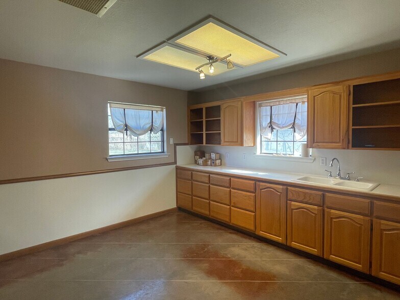 More Photos Of 1312 N US Highway 281, Lampasas Healthcare For Sale