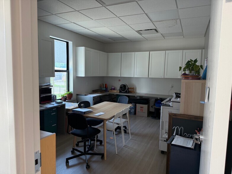 More Photos Of 1430 Poplar Ave, Memphis Office For Sale