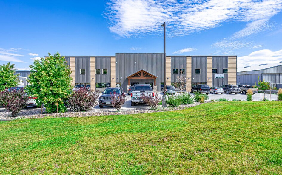 Primary Photo Of 1944 Airport Rd, Rifle Warehouse For Sale