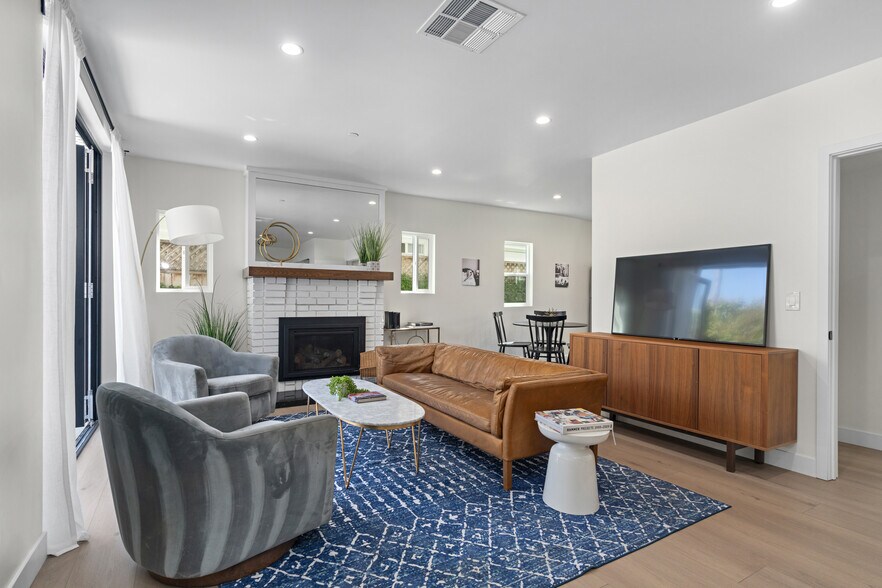 More Photos Of 705 6th Ave, Venice Apartments For Sale