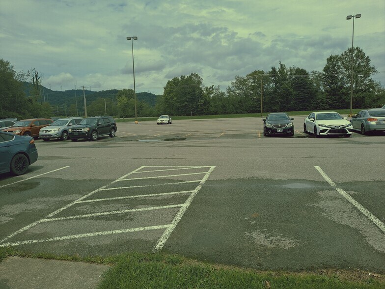 More Photos Of 501 Wilson Ln, Elkins Office Residential For Lease