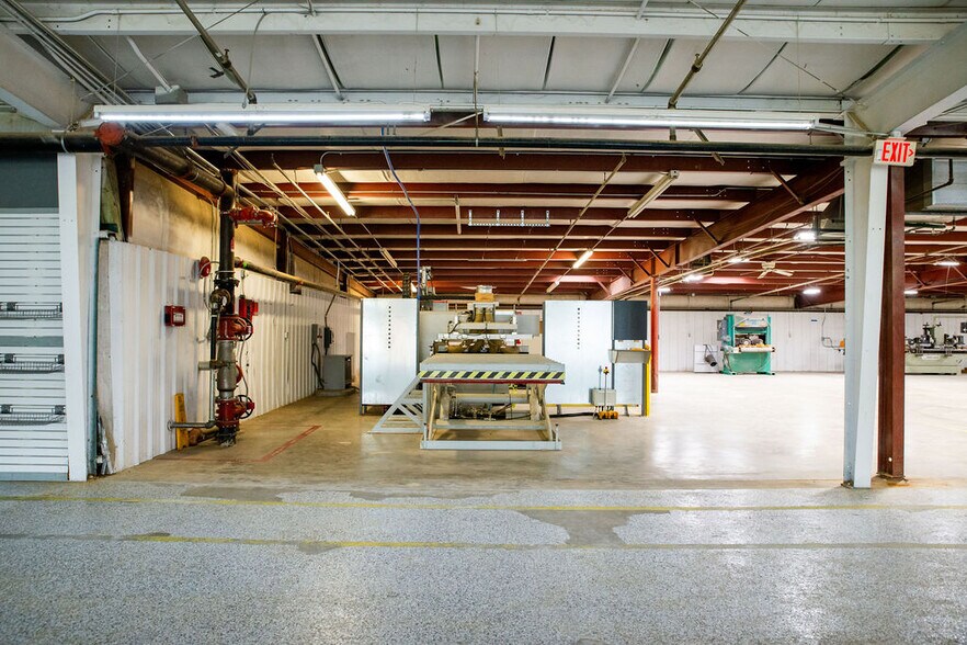 More Photos Of 1630 N Eldon Ave, Springfield Unknown For Lease