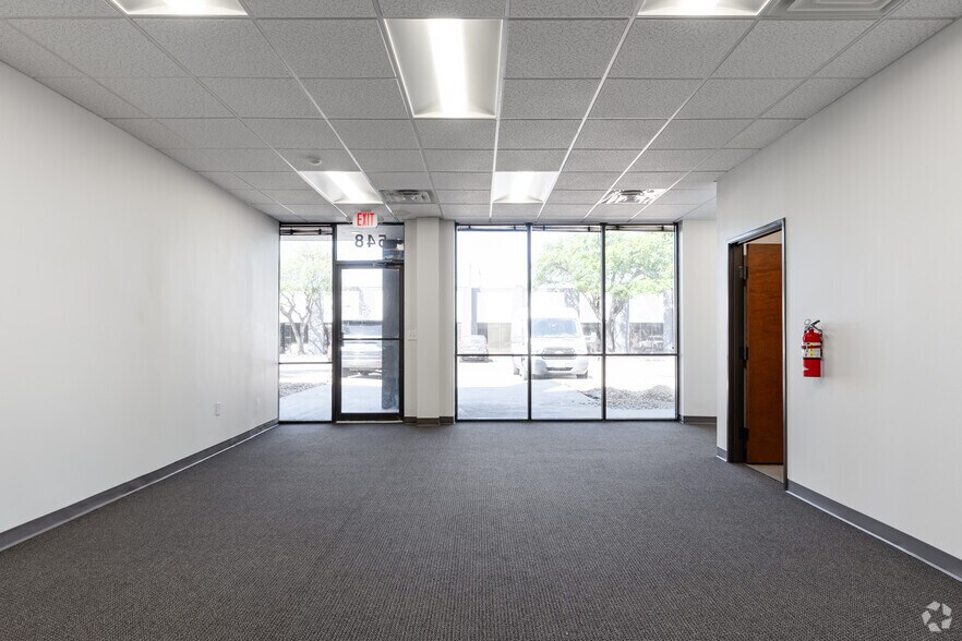More Photos Of 14934 Webb Chapel Rd, Farmers Branch Flex For Lease