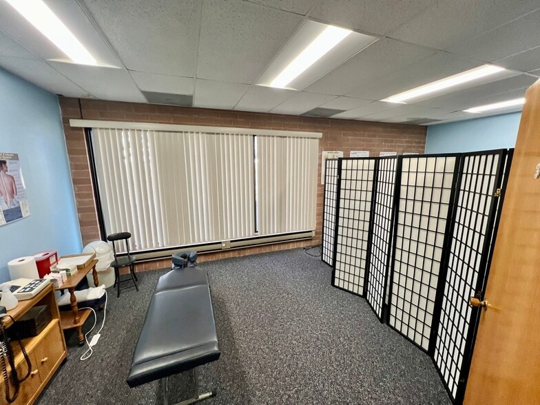 More Photos Of 500 Park Ave, Lake Villa Warehouse For Sale