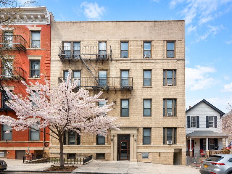 Primary Photo Of 251 E 236th St, Bronx Apartments For Sale