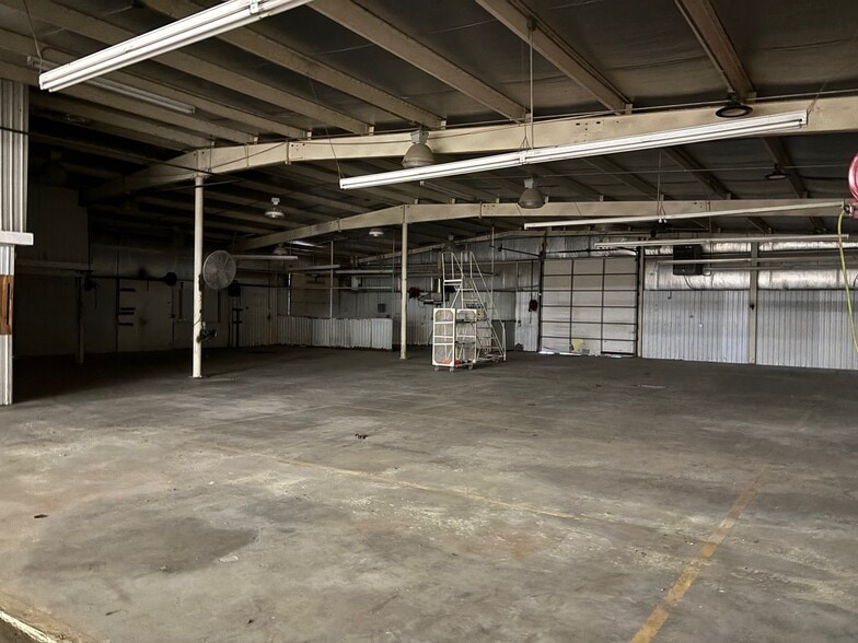 More Photos Of 2306 Texas Blvd, Texarkana Auto Repair For Sale