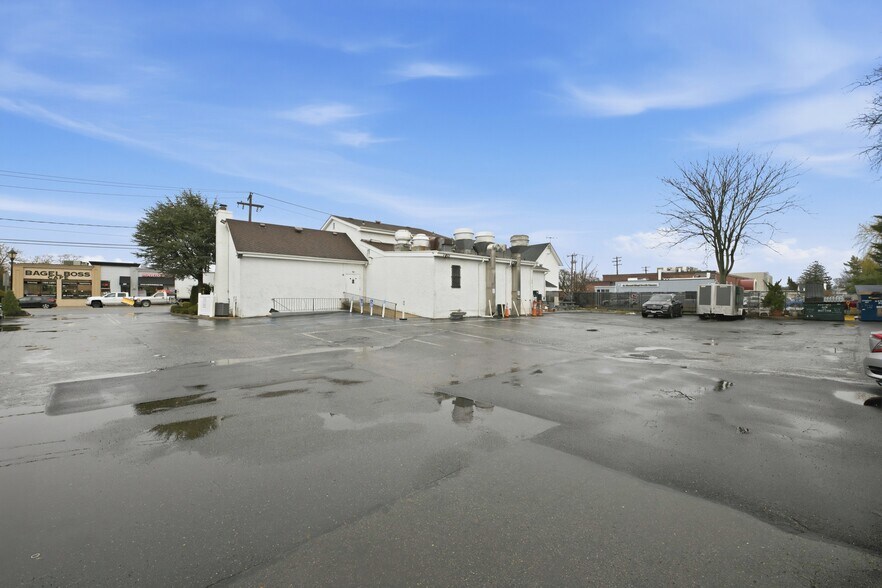 More Photos Of 410 Merrick Rd, Oceanside Restaurant For Sale