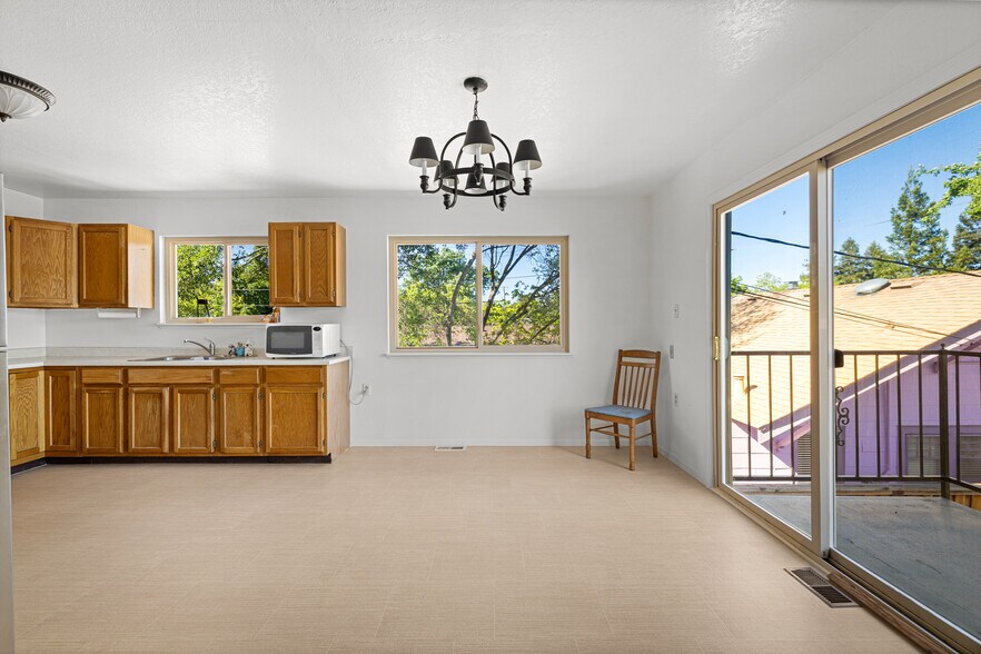 More Photos Of 611 Hendley St, Santa Rosa Apartments For Sale