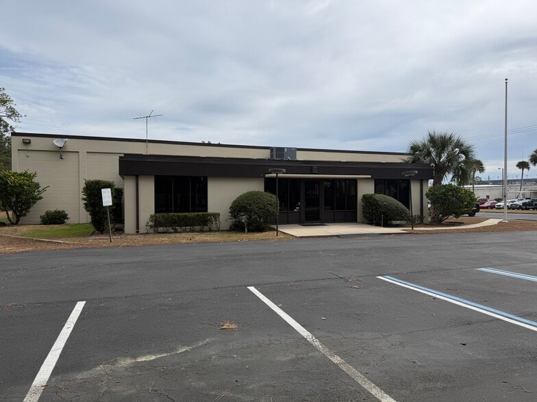 More Photos Of 355 Fentress Blvd, Daytona Beach Manufacturing For Lease