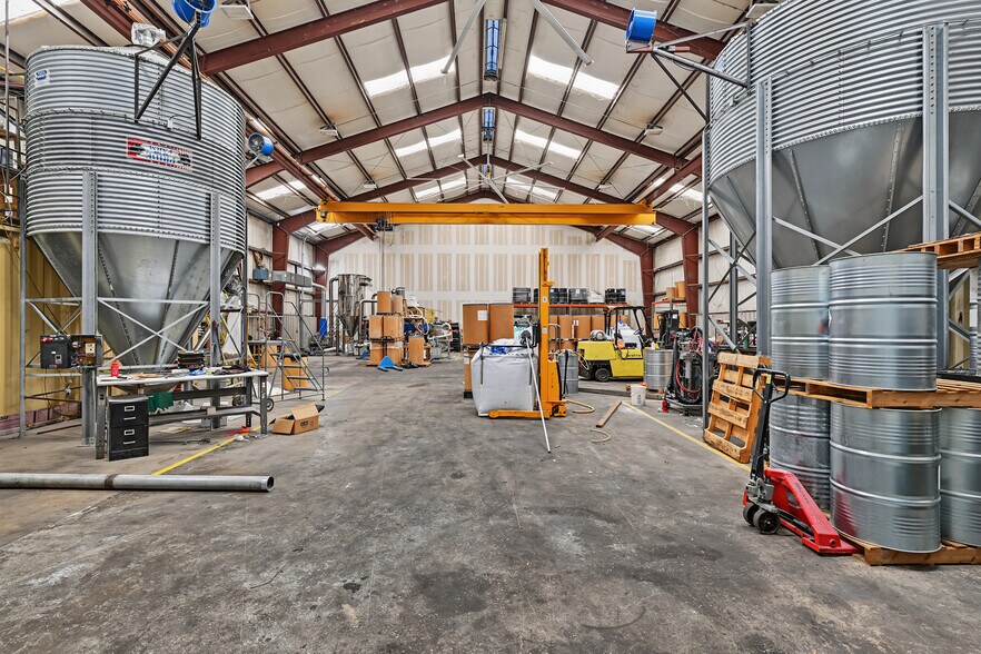 More Photos Of 17309 Hufsmith Kohrville Rd, Tomball Warehouse For Sale