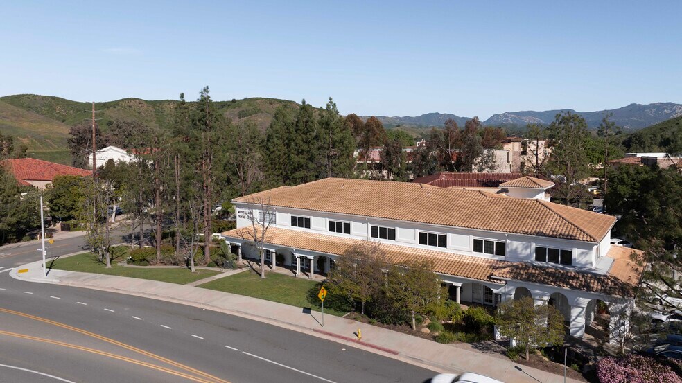 More Photos Of 28040 Dorothy Dr, Agoura Hills Medical For Lease