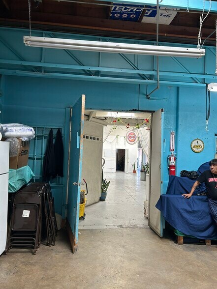 More Photos Of 1856 W Washington Blvd, Los Angeles General Retail For Sale