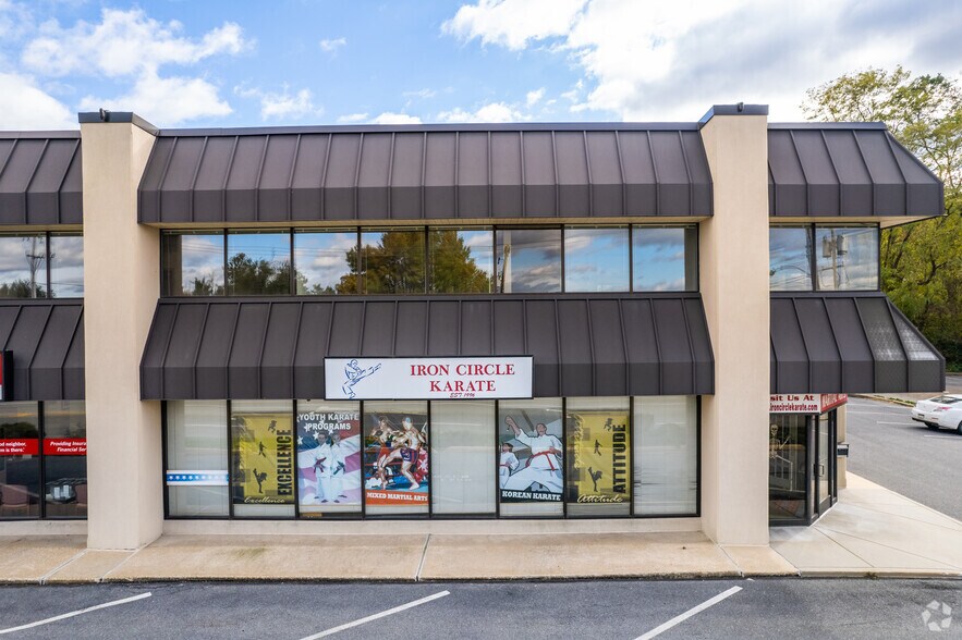 More Photos Of 72 Lancaster Ave, Malvern Storefront Retail Office For Lease