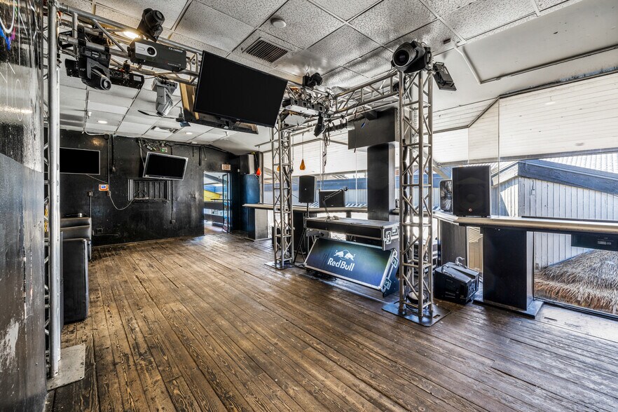 More Photos Of 266 S Palm Canyon Dr, Palm Springs Restaurant For Sale