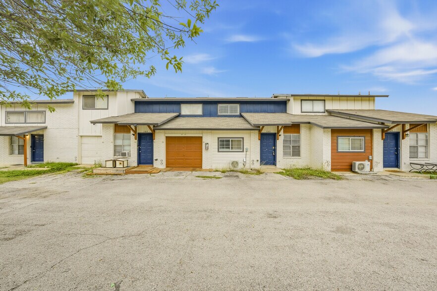 Primary Photo Of 11803 Alamo Blanco St, San Antonio Apartments For Sale