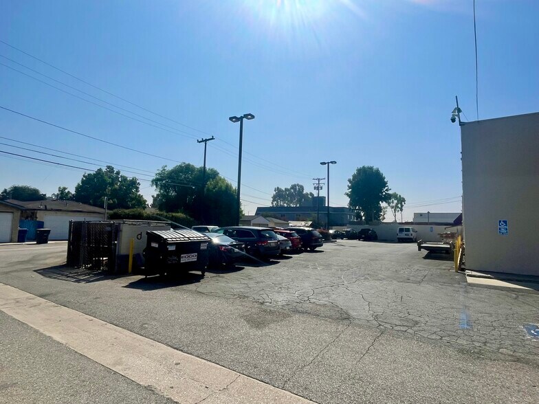 More Photos Of 5830-5832 Lakewood Blvd, Lakewood Freestanding For Lease