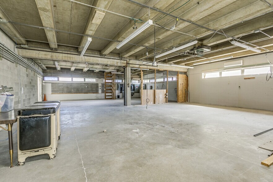 More Photos Of 678 7th St W, Saint Paul Warehouse For Lease