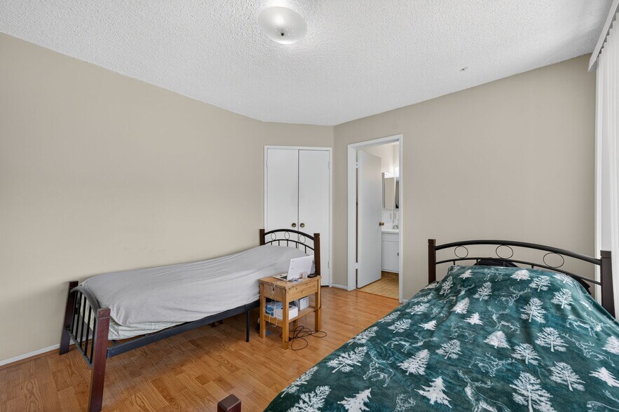 More Photos Of 1459 Stanley Ave, Glendale Apartments For Sale