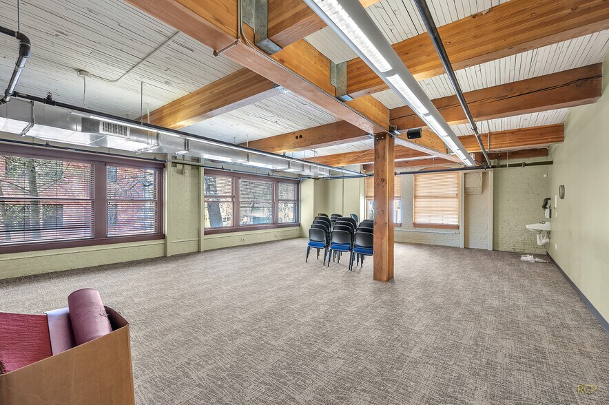 More Photos Of 75 NW Couch St, Portland Medical For Lease