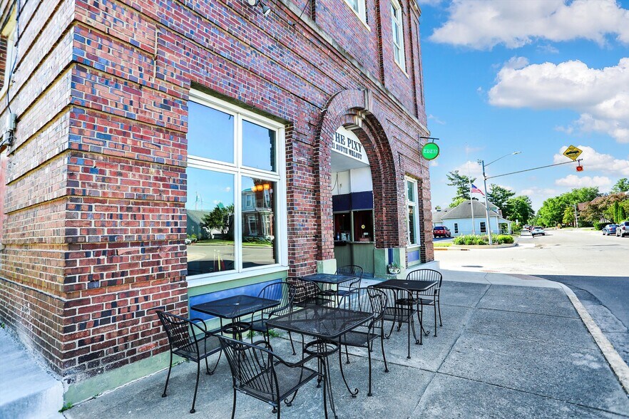 More Photos Of 111 S Walnut St, Edinburgh Theater Concert Hall For Sale