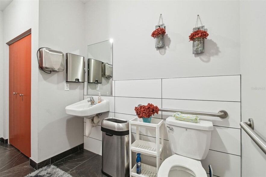 More Photos Of 13908 Monroes Business Park, Tampa Office Residential For Sale