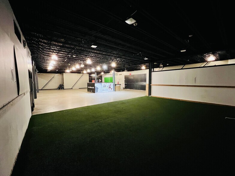 More Photos Of 183 S Broadway, Hicksville Office For Lease