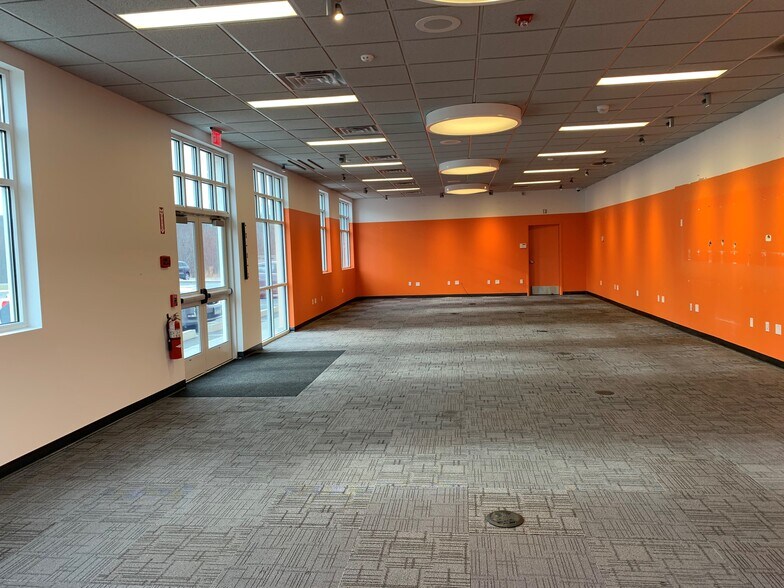 More Photos Of 135 Talcottville Rd, Vernon Rockville Freestanding For Lease
