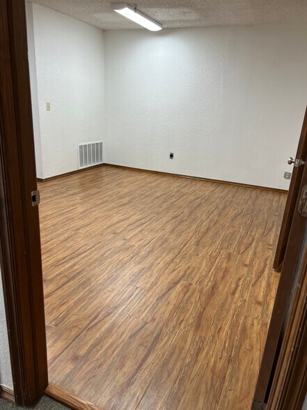 More Photos Of 6200 Melrose Ln, Oklahoma City Warehouse For Lease