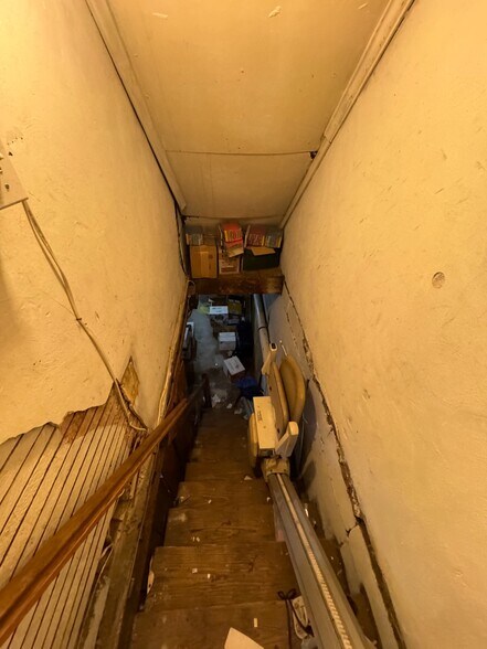 More Photos Of 39 Ridge Rd, Lyndhurst Storefront Retail Residential For Sale