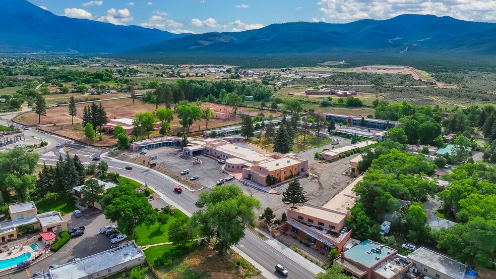 More Photos Of 413 Paseo Del Pueblo Norte, Taos Hotel For Sale