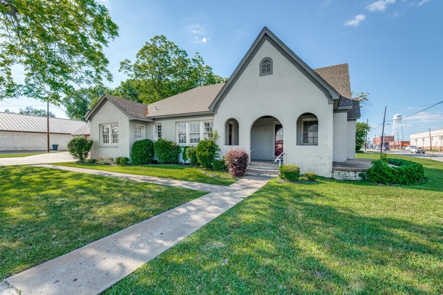 More Photos Of 209 S Main St, Lindale Loft Creative Space For Sale