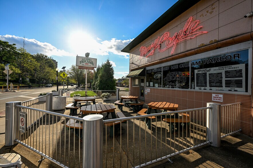 More Photos Of 780 W Market St, Akron Freestanding For Sale