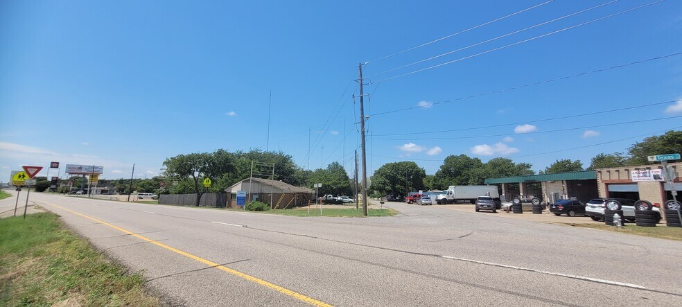 More Photos Of 216 Texas St, Cedar Hill Office For Lease