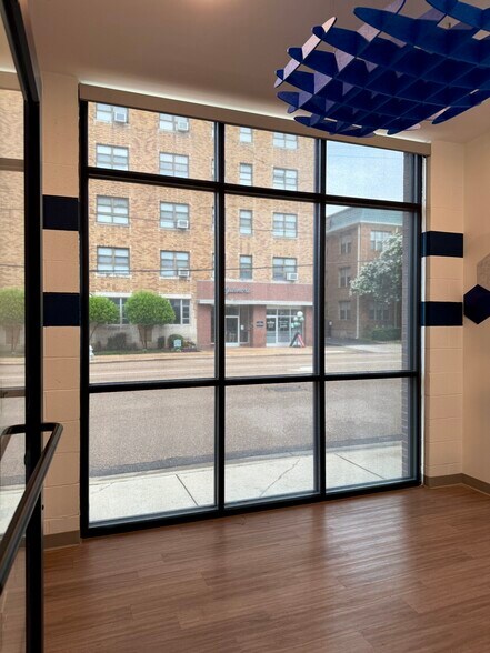 More Photos Of 1839 Madison Ave, Memphis Apartments For Lease