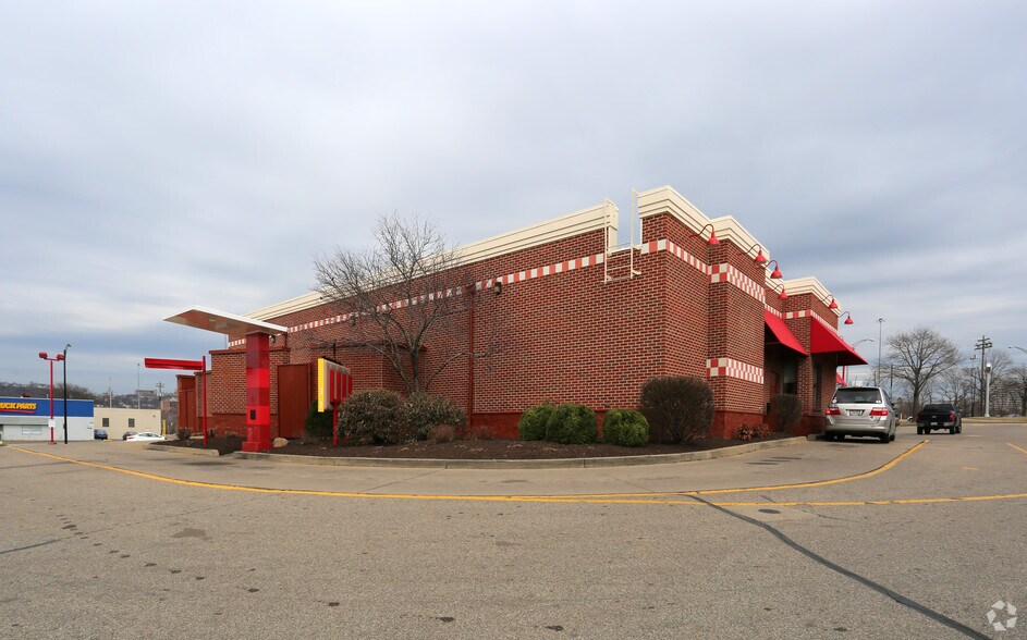 More Photos Of 1001 Gest St, Cincinnati Restaurant For Sale