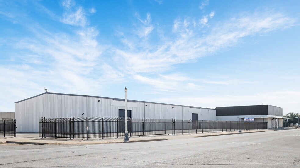 More Photos Of 2045 S Van Ness Ave, Fresno Warehouse For Lease