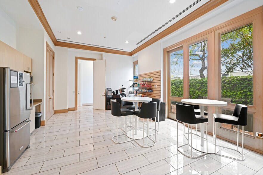 More Photos Of 12575 Beatrice St, Los Angeles Flex For Lease