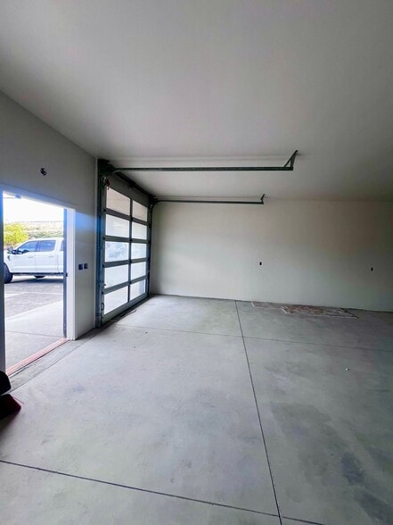 More Photos Of 2600 NE Division St, Bend Storefront Retail Office For Lease
