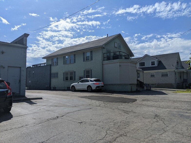 More Photos Of 2515 Far Hills Ave, Oakwood Restaurant For Lease