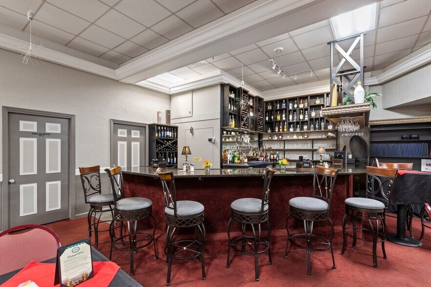 More Photos Of 4725 Vincennes Blvd, Cape Coral Restaurant For Sale