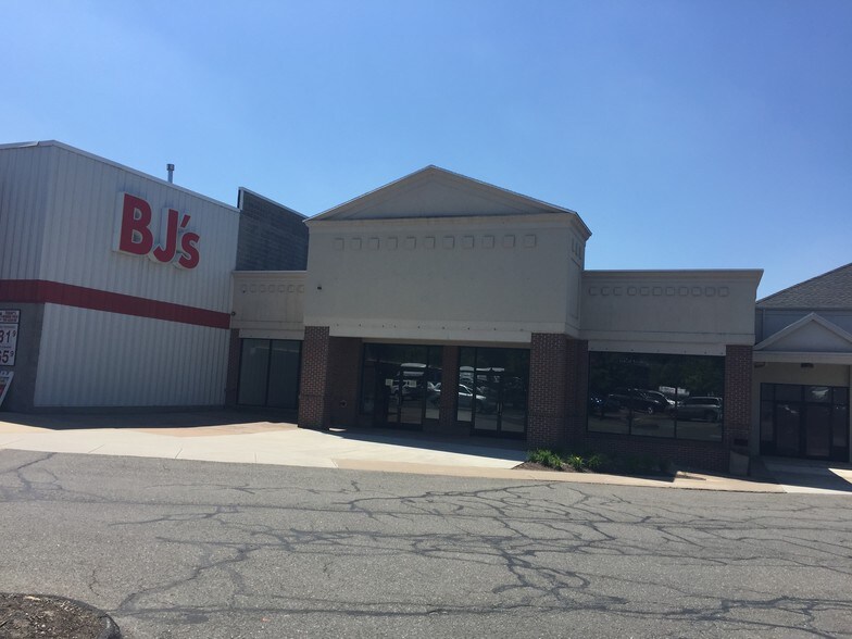 More Photos Of 1270-1280 E Main St, Torrington Freestanding For Lease