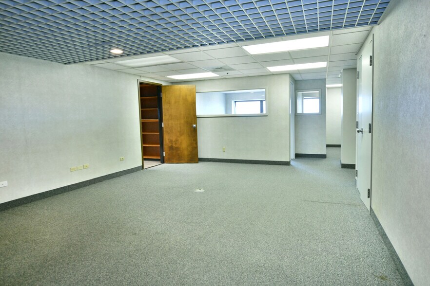 More Photos Of 108 Main Ave SW, Warren Office Residential For Lease